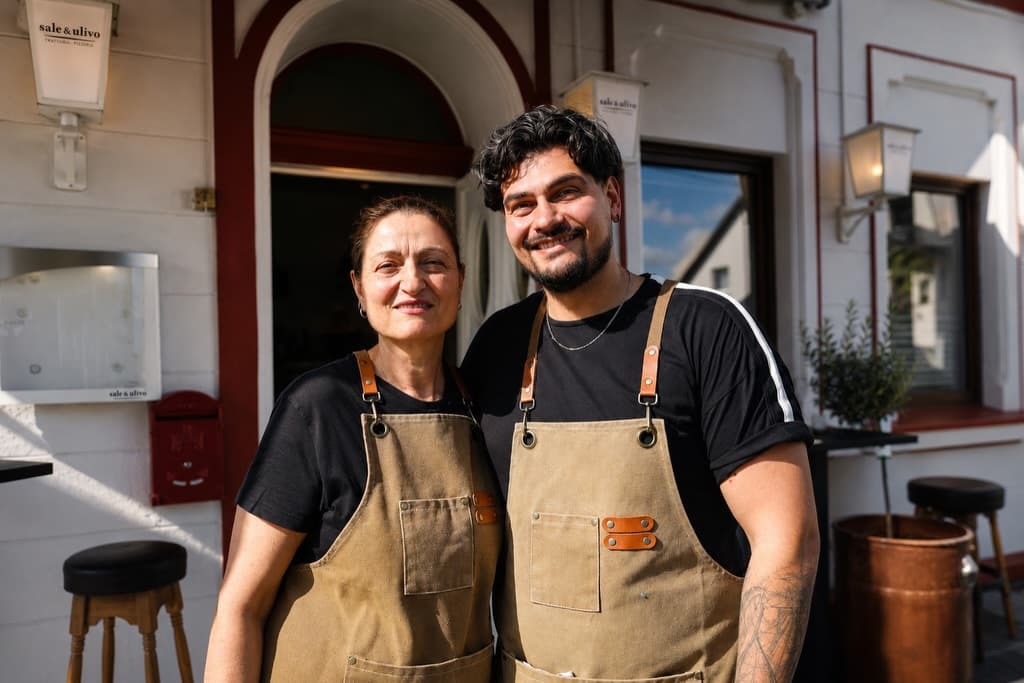 Das familiäre Team von Sale & Ulivo vor dem Restaurant