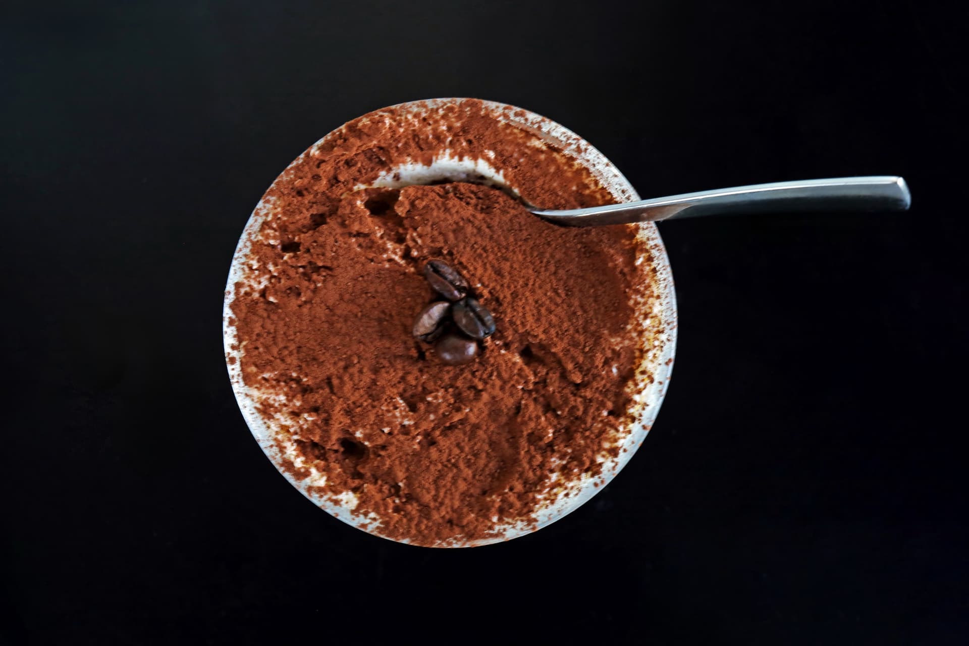 Hausgemachtes Tiramisù mit Kakao